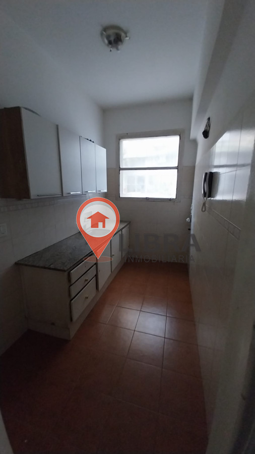 Apartamento ID.1253 - En Alquiler Apartamento En Ciudad Vieja 2 Dormitorios Sobre Plaza Zabala