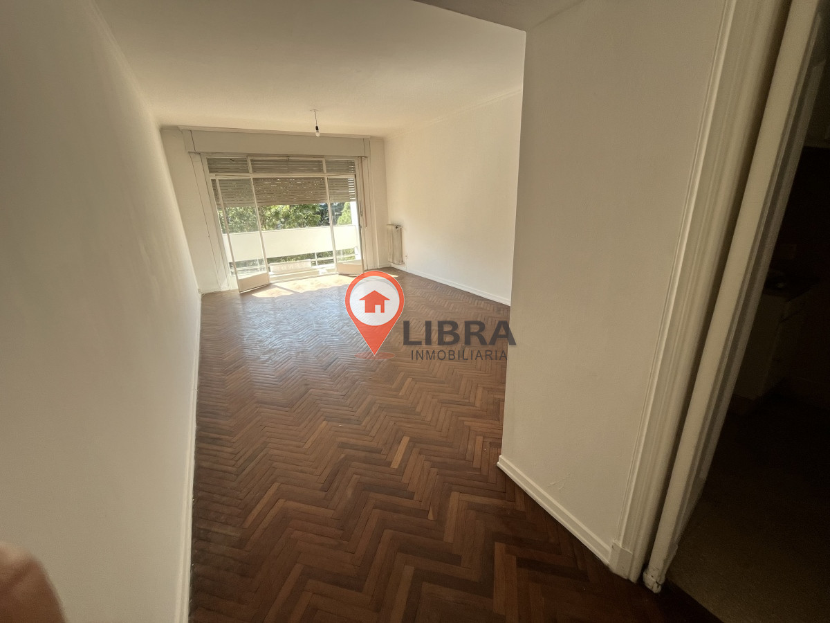 Apartamento ID.3050 - IMPERDIBLE! SE VENDE EN CIUDAD VIEJA 3 DORMITORIOS 2 BAÑOS!