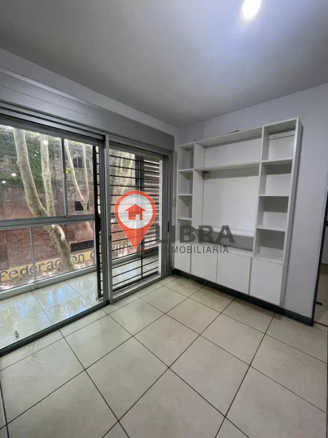 Apartamento ID.8126 - Alquiler Apartamento De 1 Dormitorio Con Cochera En Centro