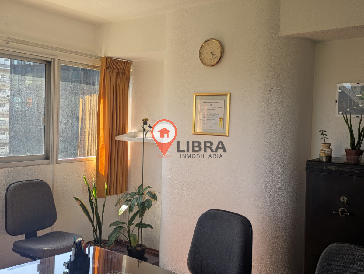 Apartamento ID.7644 - Apartamento Torre El Gaucho Para Oficina O Consultorio Vista A 18 De Julio