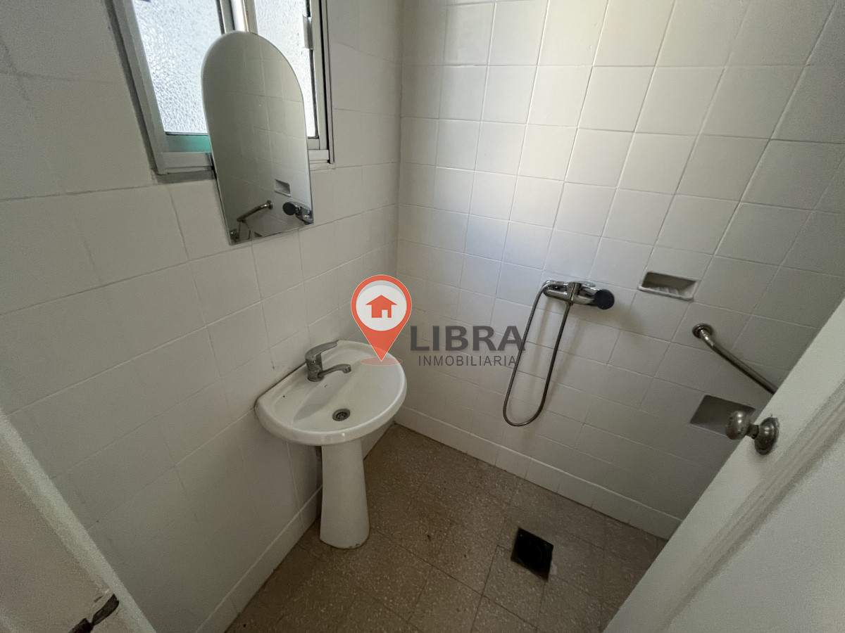 Apartamento ID.3050 - IMPERDIBLE! SE VENDE EN CIUDAD VIEJA 3 DORMITORIOS 2 BAÑOS!