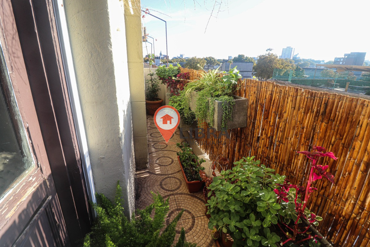 Apartamento ID.7235 - Se Vende Apartamento Tipo Casa Totalmente Independiente Y Sin Gastos Comunes Balcón Estufa A Leña, Azotea Exclusiva Con Parillero Y Lavader