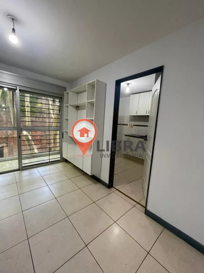 Apartamento ID.8136 - Alquiler Apartamento De 1 Dormitorio Con Cochera En Centro