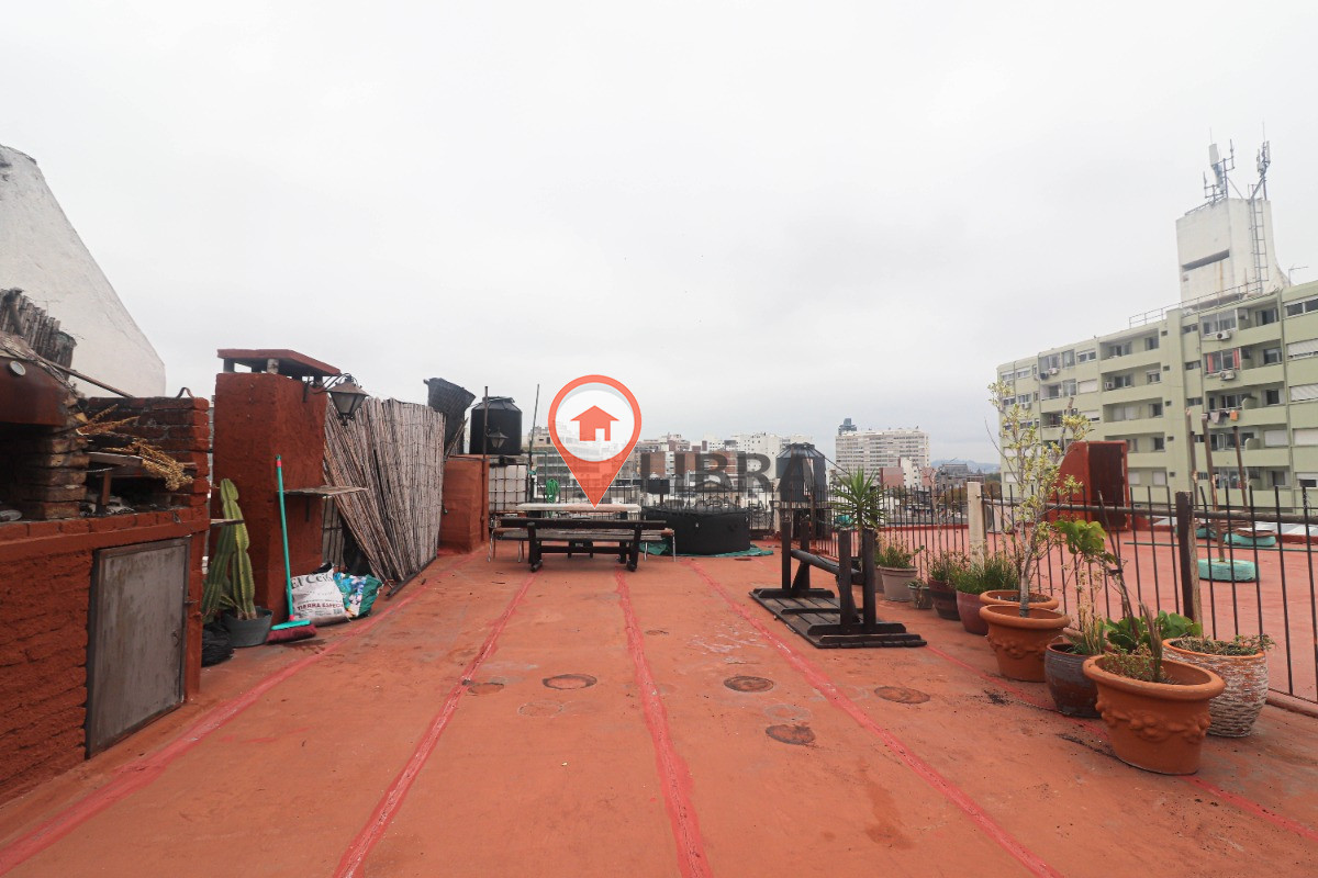 Apartamento ID.7235 - Se Vende Apartamento Tipo Casa Totalmente Independiente Y Sin Gastos Comunes Balcón Estufa A Leña, Azotea Exclusiva Con Parillero Y Lavader