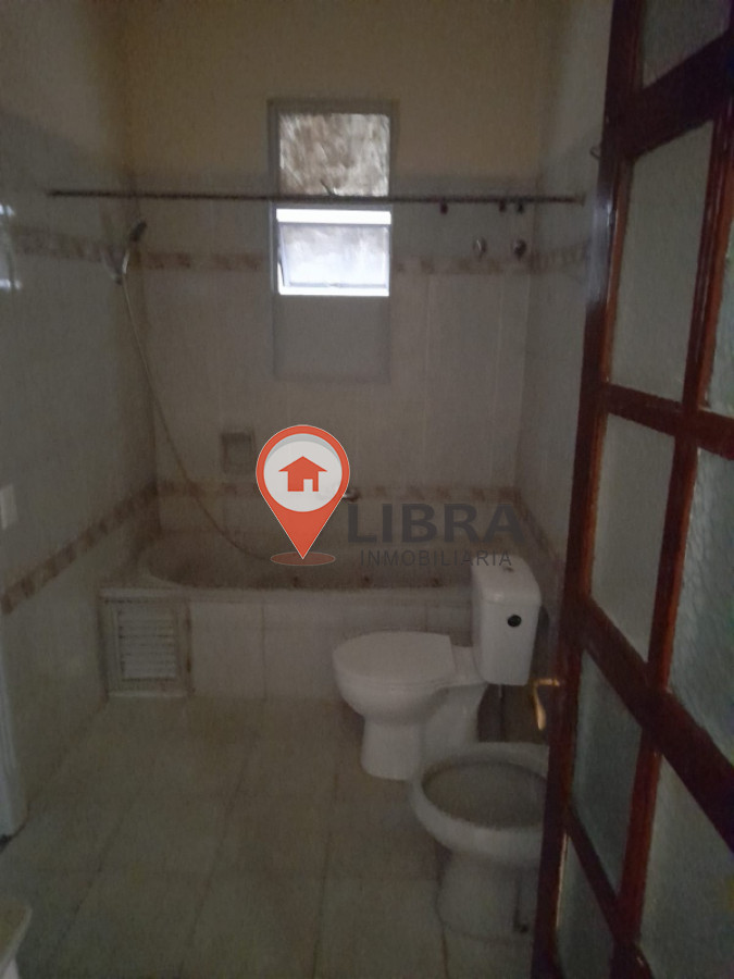 Apartamento ID.8533 - Lindo Apartamento De 5 Dorm 2 Baños Con Balcón 
