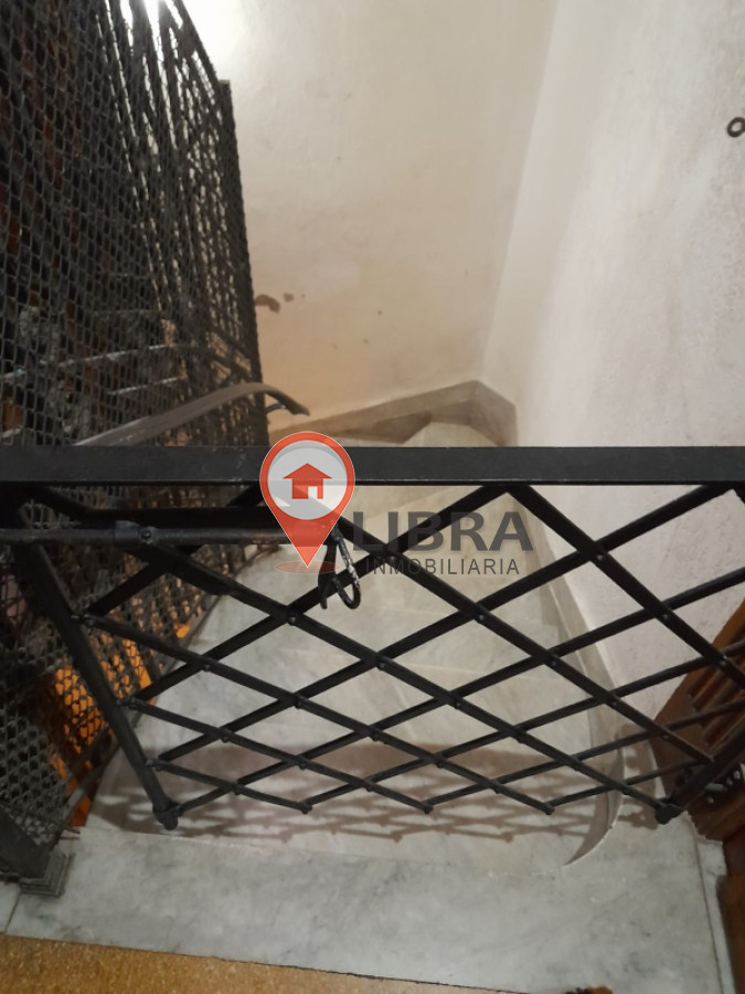 Apartamento ID.8533 - Lindo Apartamento De 5 Dorm 2 Baños Con Balcón 
