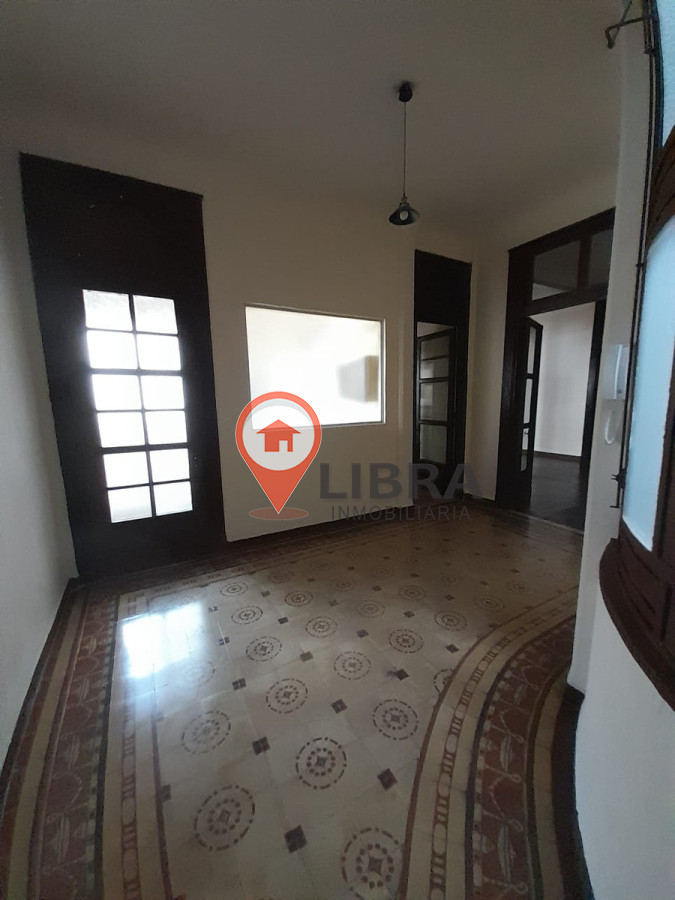 Apartamento ID.8533 - Lindo Apartamento De 5 Dorm 2 Baños Con Balcón 