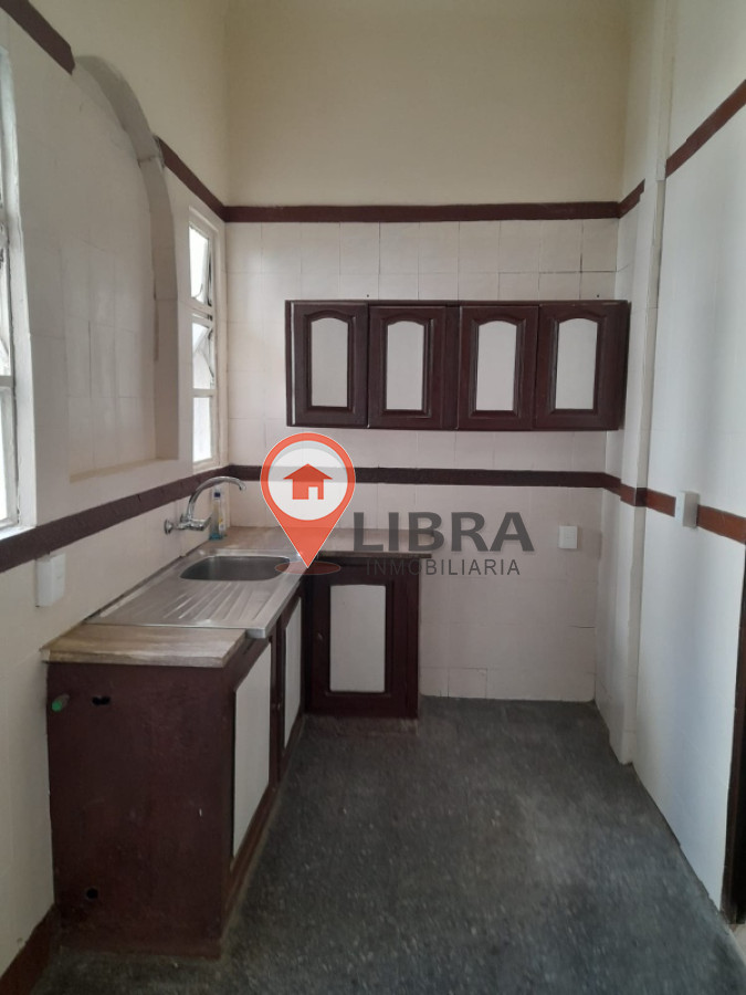 Apartamento ID.8533 - Lindo Apartamento De 5 Dorm 2 Baños Con Balcón 