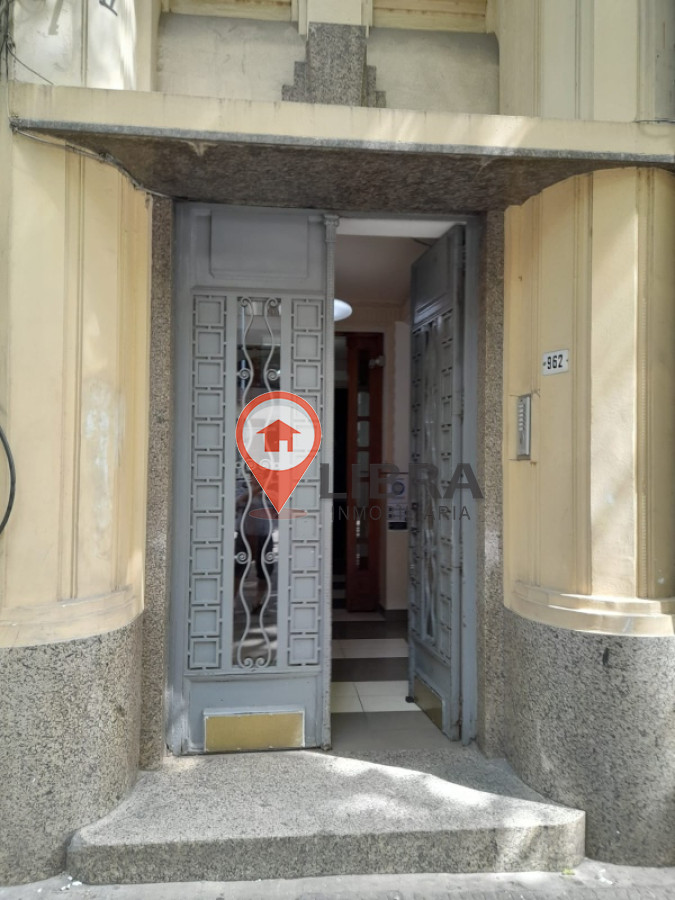 Apartamento ID.8533 - Lindo Apartamento De 5 Dorm 2 Baños Con Balcón 