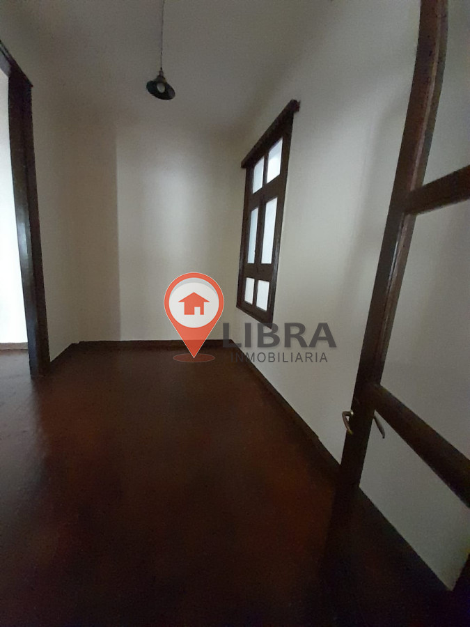Apartamento ID.8533 - Lindo Apartamento De 5 Dorm 2 Baños Con Balcón 