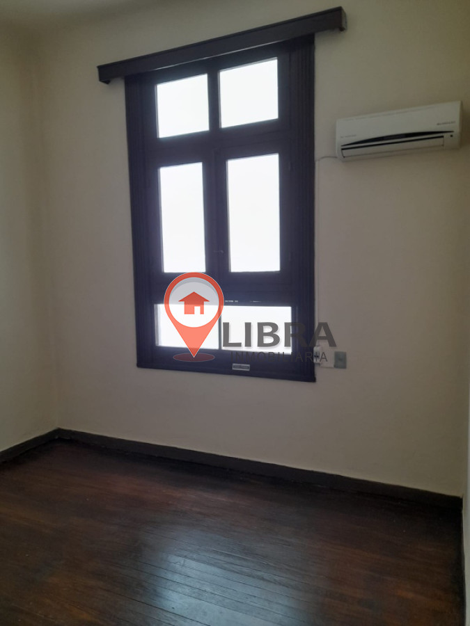 Apartamento ID.8533 - Lindo Apartamento De 5 Dorm 2 Baños Con Balcón 