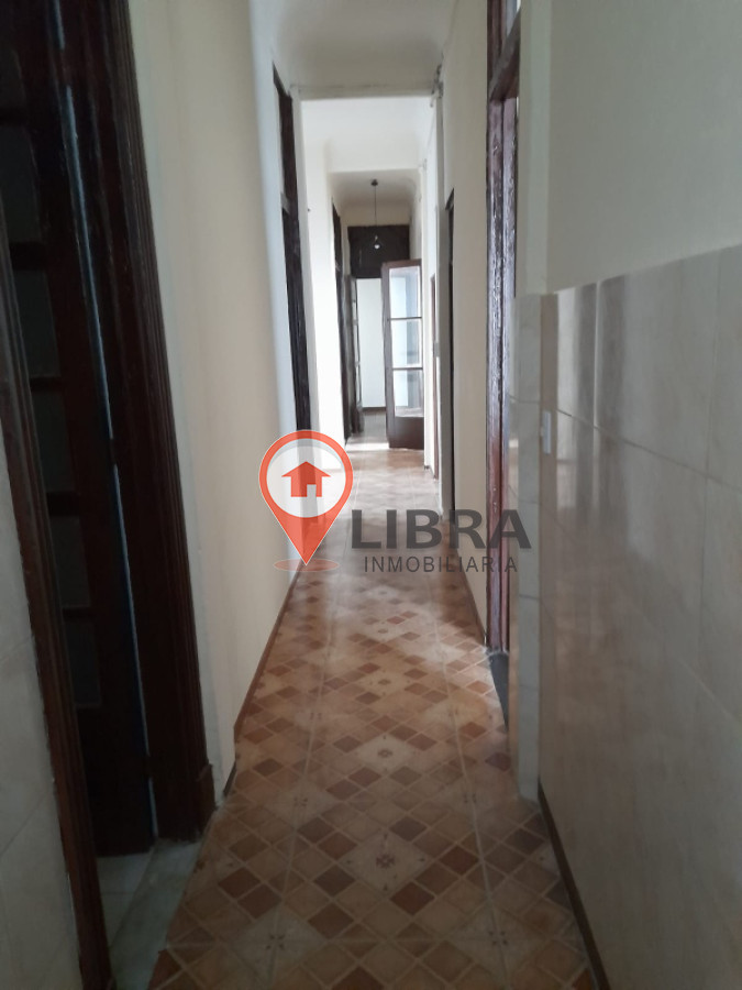 Apartamento ID.8533 - Lindo Apartamento De 5 Dorm 2 Baños Con Balcón 
