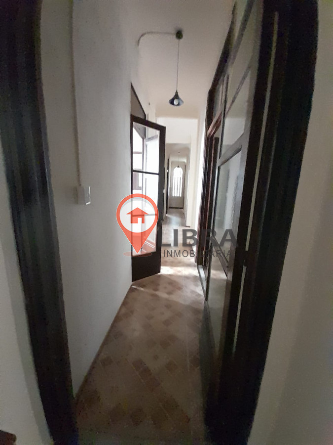Apartamento ID.8533 - Lindo Apartamento De 5 Dorm 2 Baños Con Balcón 