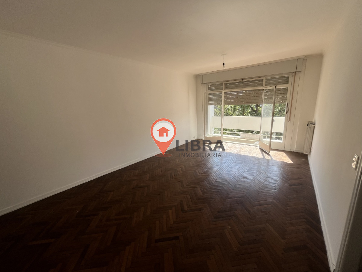 Apartamento ID.8544 - Hermoso Apartamento 3 Dorm 2 Baños  En Ciudad Vieja