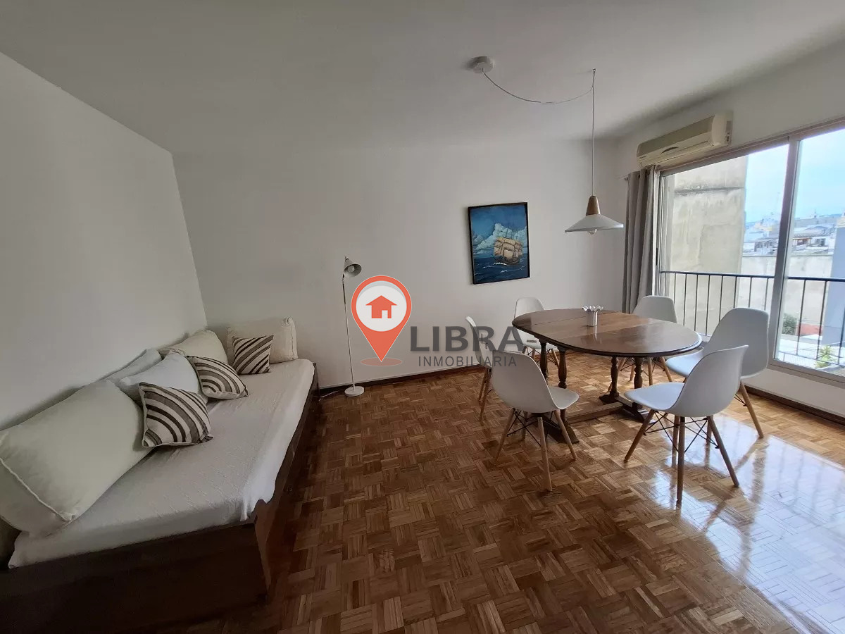 Apartamento ID.8580 - Alquiler Apartamento Amoblado 2 Dormitorios En Ciudad Vieja