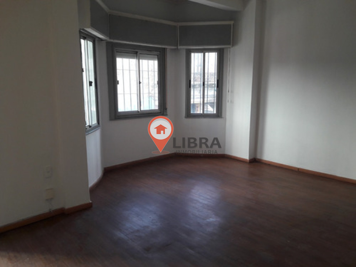 Apartamento ID.9027 - Alquiler Apartamento 2 Dormitorios Balcon Centro