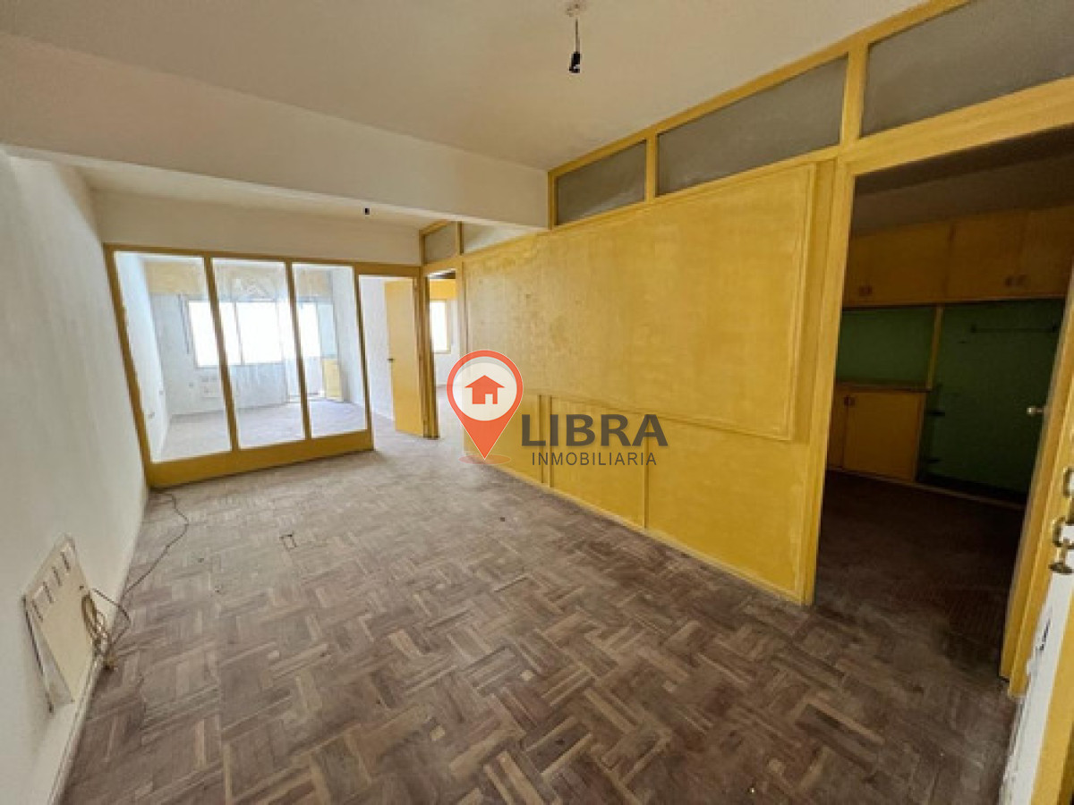 Apartamento ID.8407 - Alquiler Apartamento De 2 Dormitorios Con Balcón En Centro