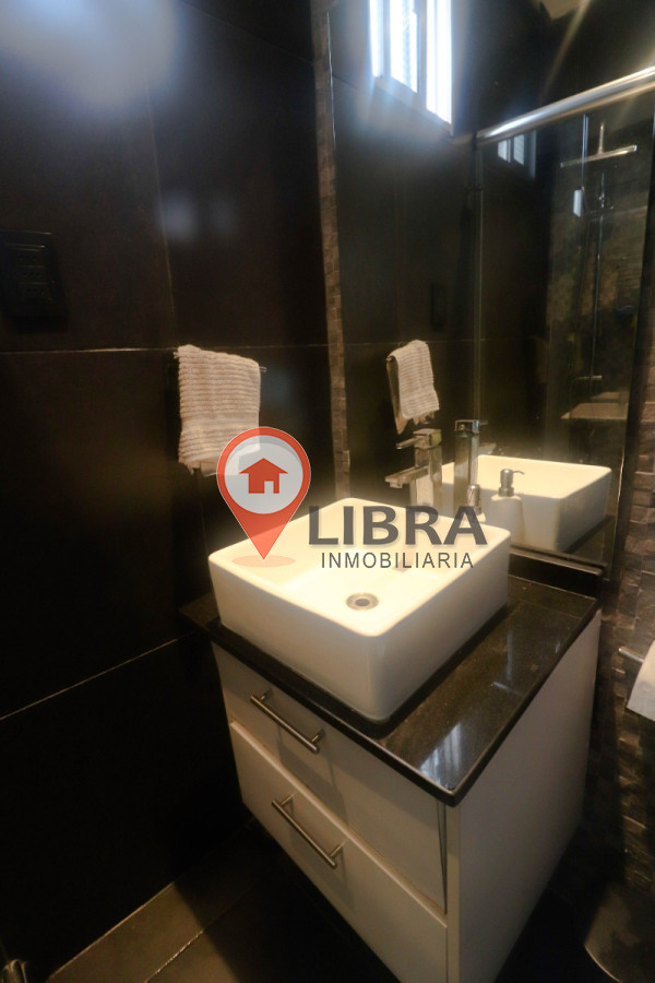 Apartamento ID.7235 - Se Vende Apartamento Tipo Casa Totalmente Independiente Y Sin Gastos Comunes Balcón Estufa A Leña, Azotea Exclusiva Con Parillero Y Lavader