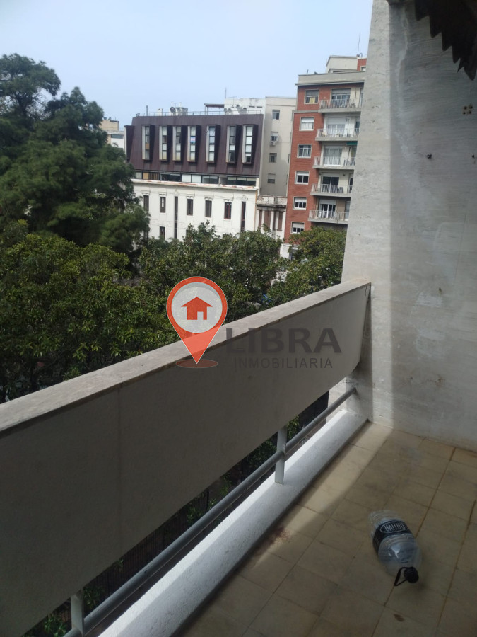 Apartamento ID.3050 - IMPERDIBLE! SE VENDE EN CIUDAD VIEJA 3 DORMITORIOS 2 BAÑOS!