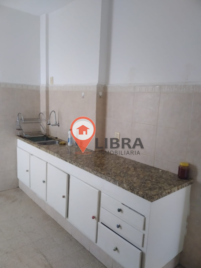 Apartamento ID.3050 - IMPERDIBLE! SE VENDE EN CIUDAD VIEJA 3 DORMITORIOS 2 BAÑOS!
