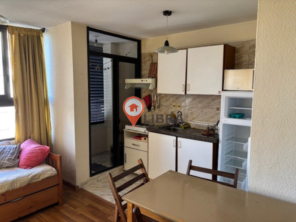 Apartamento ID.9572 - Confortable Monoambiente Con Terraza En Zona Tres Cruces