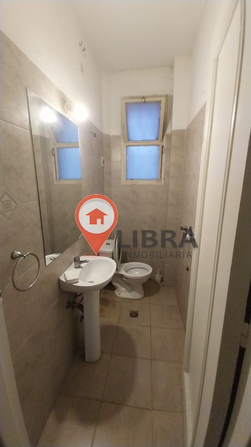 Apartamento ID.1253 - En Alquiler Apartamento En Ciudad Vieja 2 Dormitorios Sobre Plaza Zabala