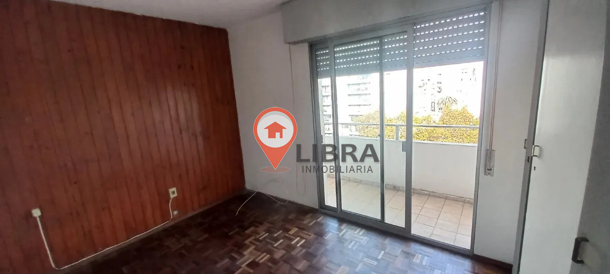 Apartamento ID.9931 - Alquiler Amplio Apartamento En Pleno Centro De Montevideo, 3 Dormitorios Y 2 Baños