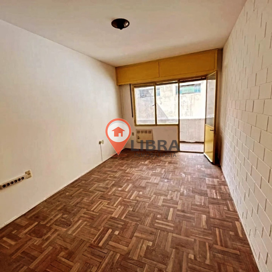 Apartamento ID.8407 - Alquiler Apartamento De 2 Dormitorios Con Balcón En Centro