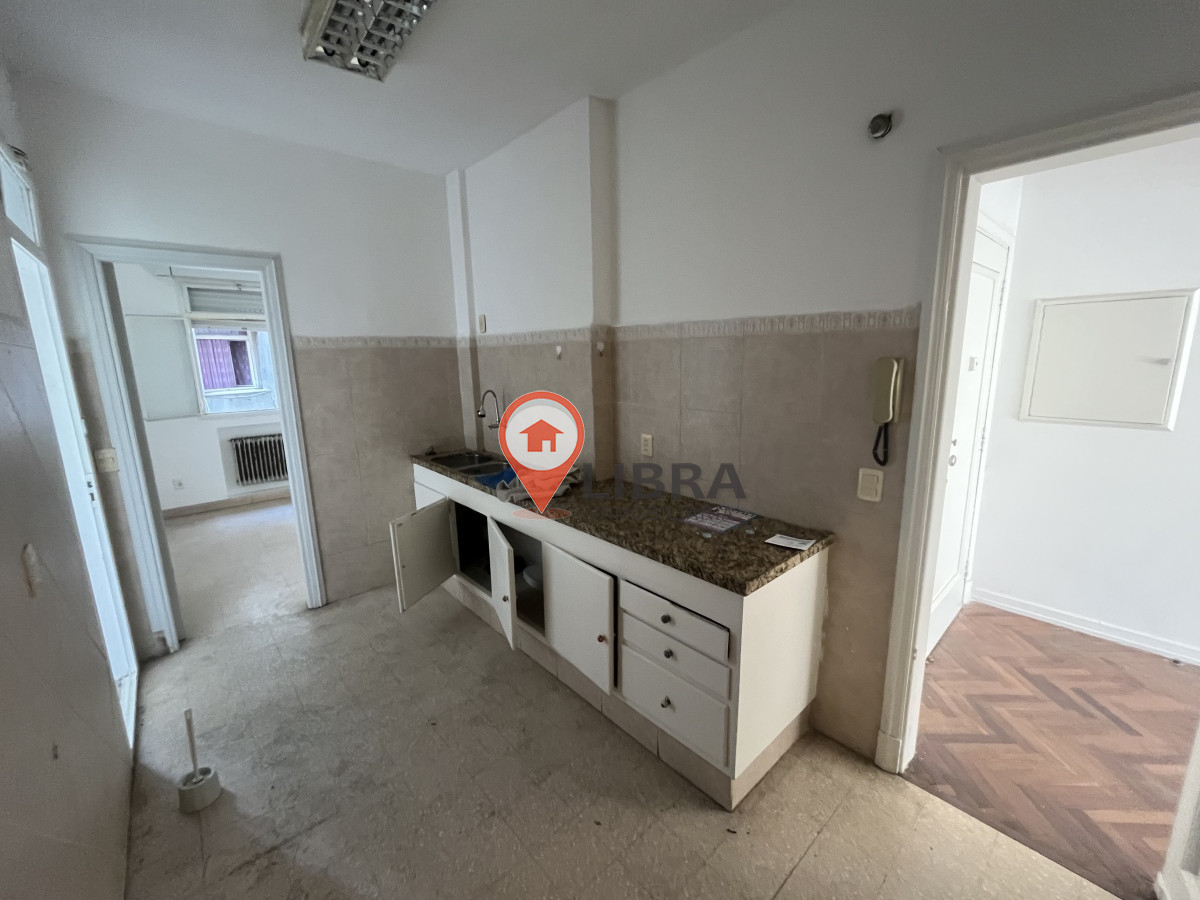 Apartamento ID.3050 - IMPERDIBLE! SE VENDE EN CIUDAD VIEJA 3 DORMITORIOS 2 BAÑOS!