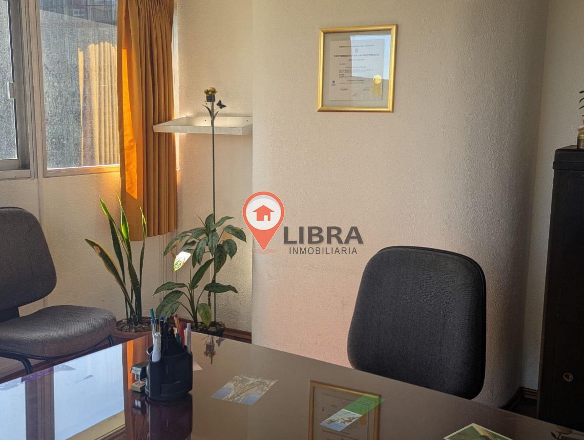 Apartamento ID.7644 - Apartamento Torre El Gaucho Para Oficina O Consultorio Vista A 18 De Julio