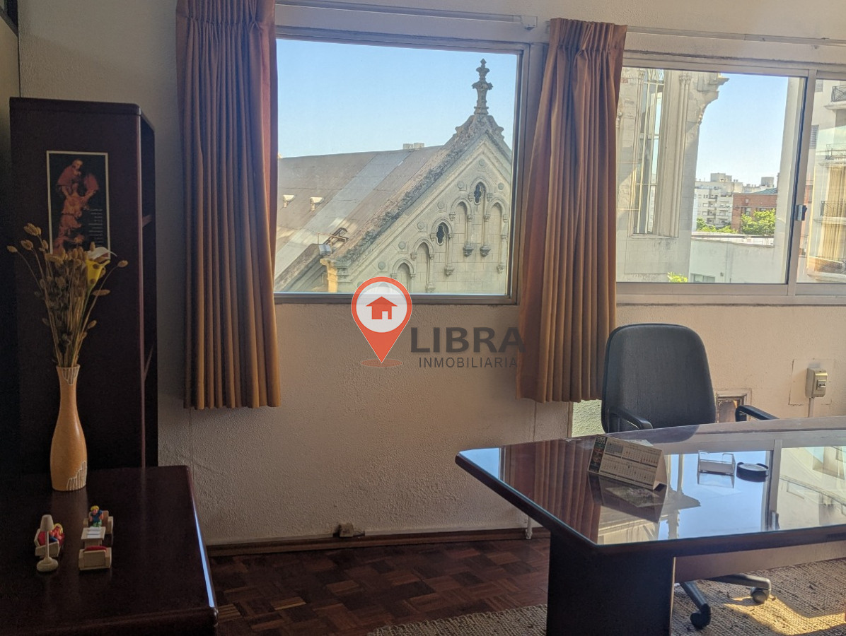 Apartamento ID.7644 - Apartamento Torre El Gaucho Para Oficina O Consultorio Vista A 18 De Julio
