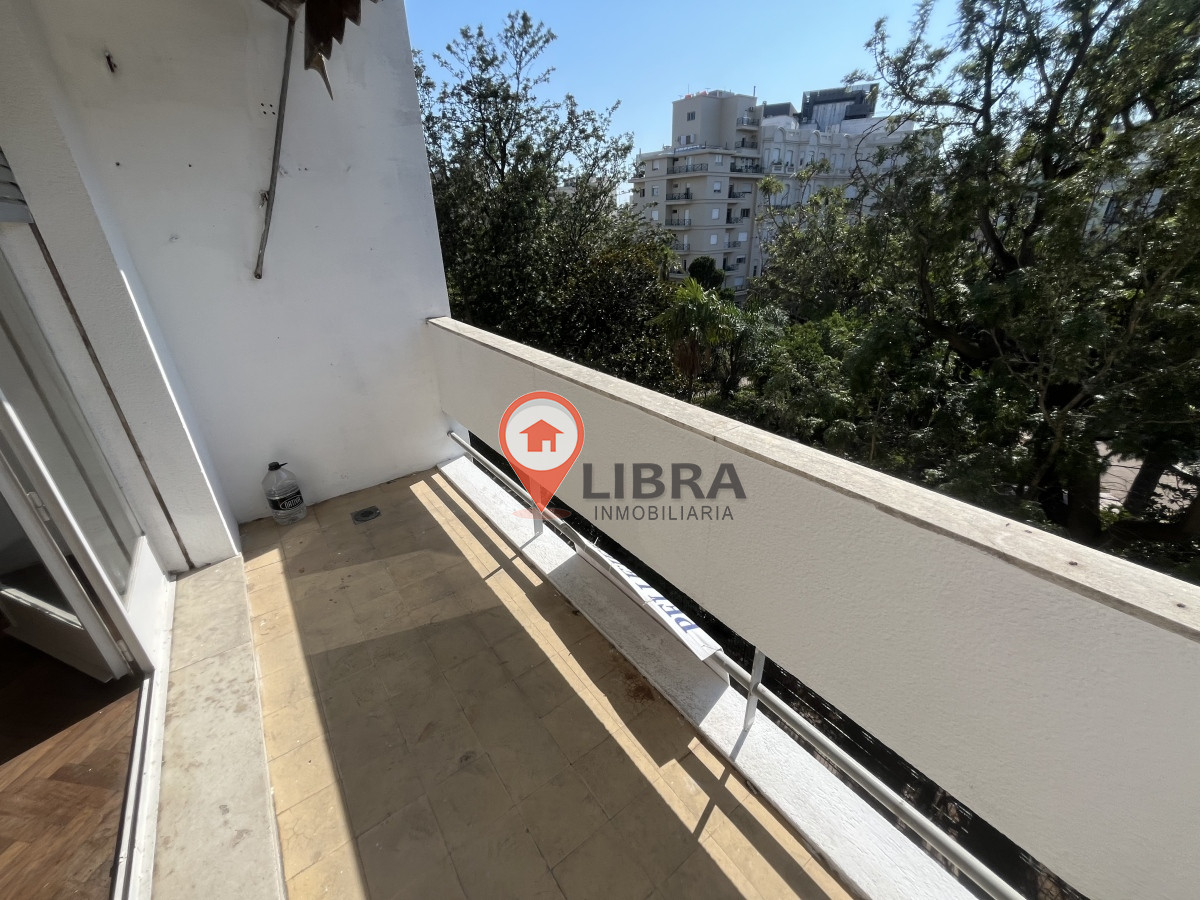 Apartamento ID.3050 - IMPERDIBLE! SE VENDE EN CIUDAD VIEJA 3 DORMITORIOS 2 BAÑOS!