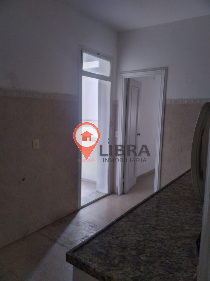Apartamento ID.3050 - IMPERDIBLE! SE VENDE EN CIUDAD VIEJA 3 DORMITORIOS 2 BAÑOS!