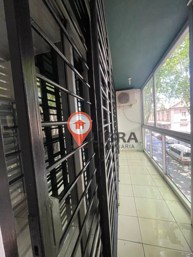 Apartamento ID.8126 - Alquiler Apartamento De 1 Dormitorio Con Cochera En Centro