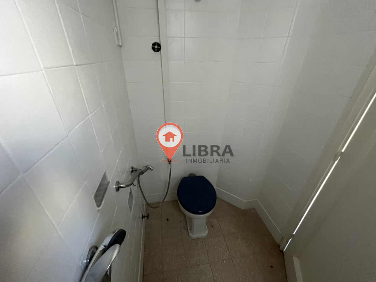 Apartamento ID.3050 - IMPERDIBLE! SE VENDE EN CIUDAD VIEJA 3 DORMITORIOS 2 BAÑOS!