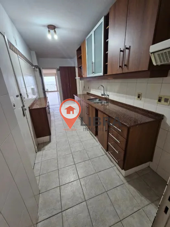 Apartamento ID.10030 - Hermoso Apartamento De 3 Dorm  Frente A La Rambla Pocitos