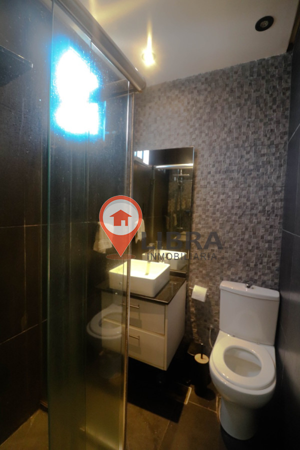 Apartamento ID.7235 - Se Vende Apartamento Tipo Casa Totalmente Independiente Y Sin Gastos Comunes Balcón Estufa A Leña, Azotea Exclusiva Con Parillero Y Lavader