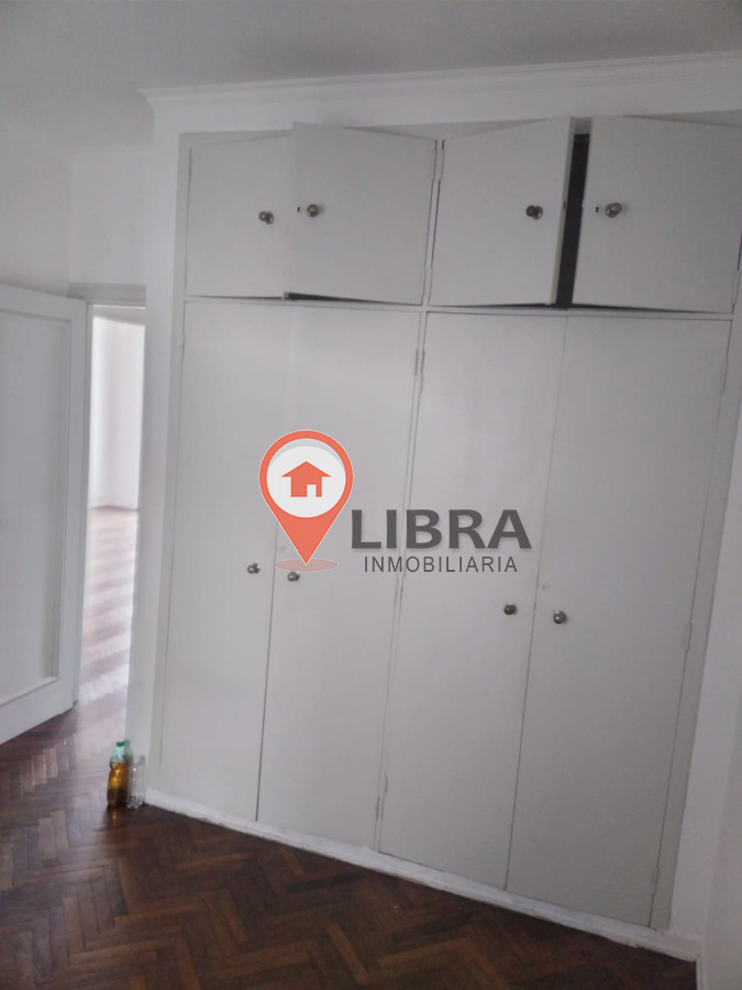 Apartamento ID.3050 - IMPERDIBLE! SE VENDE EN CIUDAD VIEJA 3 DORMITORIOS 2 BAÑOS!