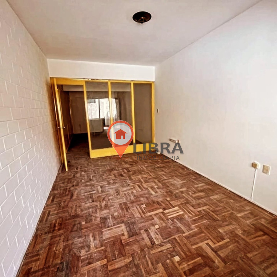 Apartamento ID.8407 - Alquiler Apartamento De 2 Dormitorios Con Balcón En Centro