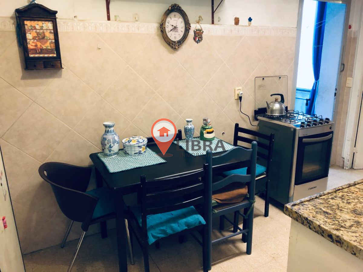 Apartamento ID.3050 - IMPERDIBLE! SE VENDE EN CIUDAD VIEJA 3 DORMITORIOS 2 BAÑOS!