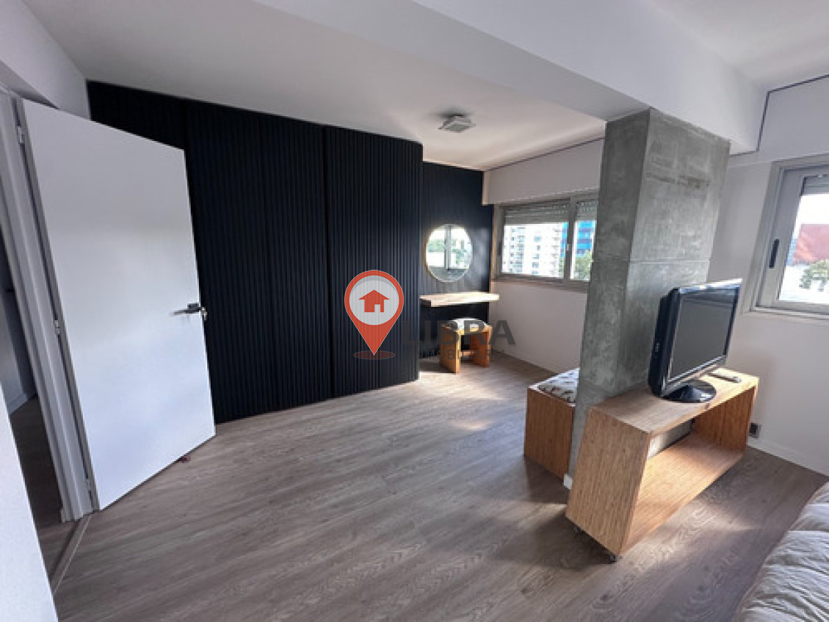 Apartamento ID.9042 - Alquiler Apartamento Amoblado 2 Dormitorios 2 Baños Cochera En Puerto De Buceo