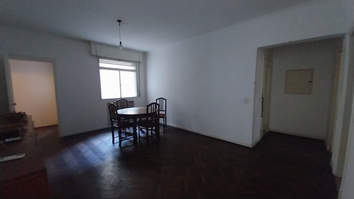 Apartamento ID.1253 - En Alquiler Apartamento En Ciudad Vieja 2 Dormitorios Sobre Plaza Zabala
