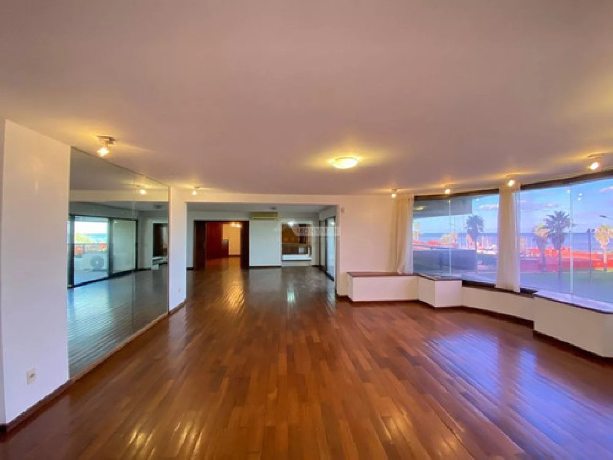 Apartamento ID.11466 - Venta Con Renta Excelente Apartamento 5 Dormitorios 4 Baños Garaje En Punta Carretas