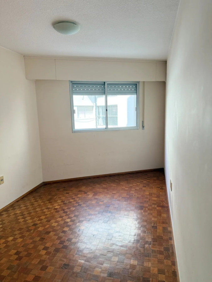 Apartamento ID.13112 - Alquiler Apartamento Al Frente 2 Dormitorios 2 Baños Garaje En Puerto Buceo