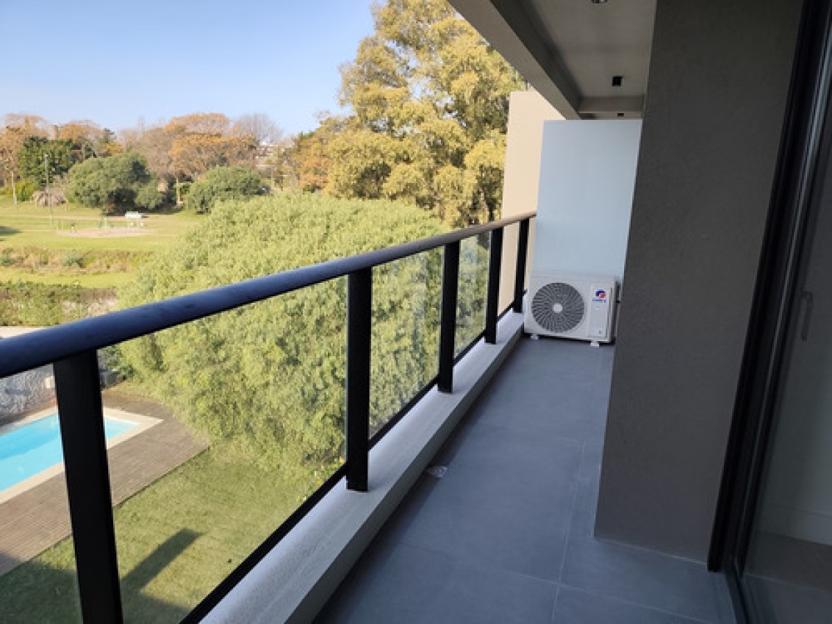Apartamento ID.10361 - Apartamento Semiamueblado De 1 Dormitorio Con Balcón y Garaje 