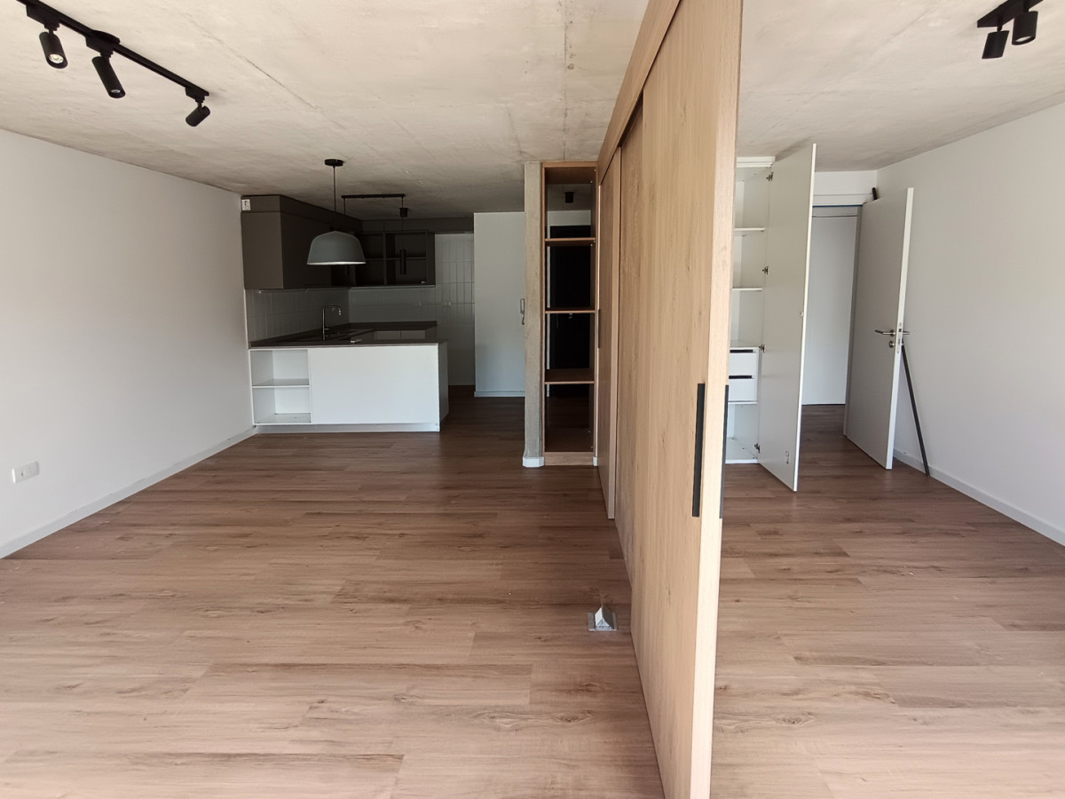 Apartamento ID.13150 - Alquiler Apartamento A Estrenar 2 Dormitorios Balcón Al Frente En Centro
