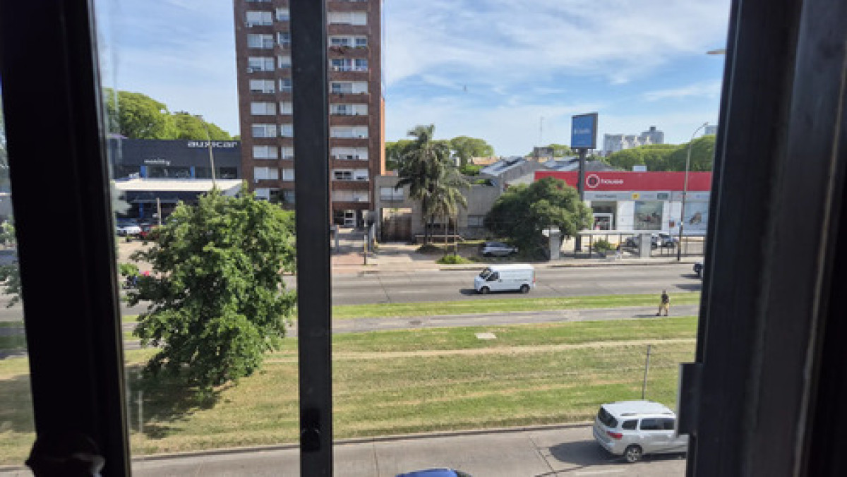 Apartamento ID.12999 - Alquiler Apartamento 3 Dormitorios Amplio Y Luminoso En Malvin