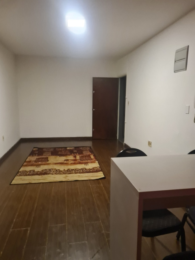 Apartamento ID.8508 - Alquiler Apartamento 2 Dormitorios Semiamoblado Terraza En Centro 