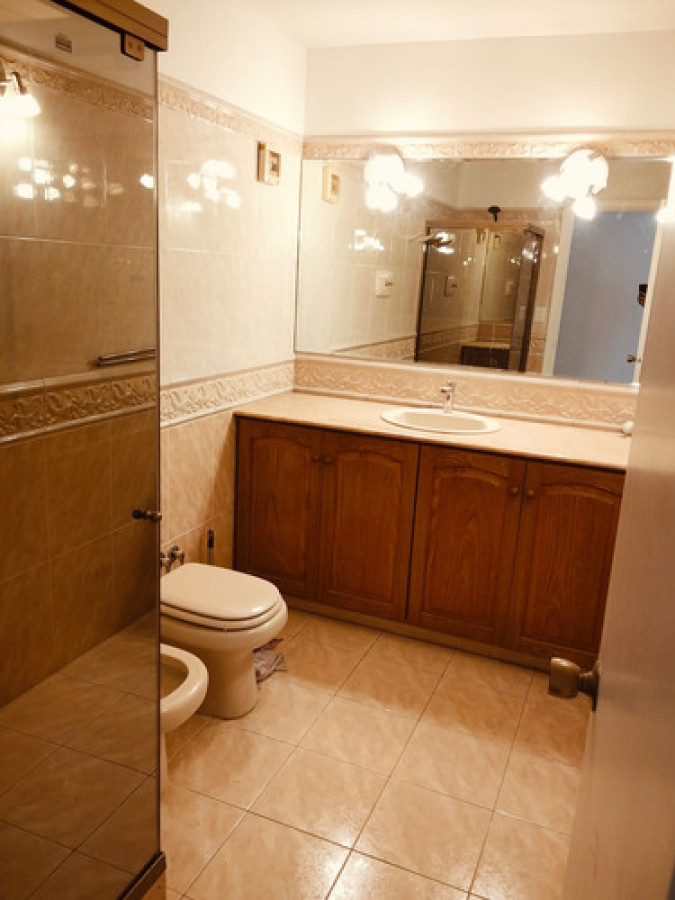 Apartamento ID.11343 - Venta o Alquiler De Apartamento 3 Dormitorios, Balcón , Cochera, Impecable , En Pocitos.