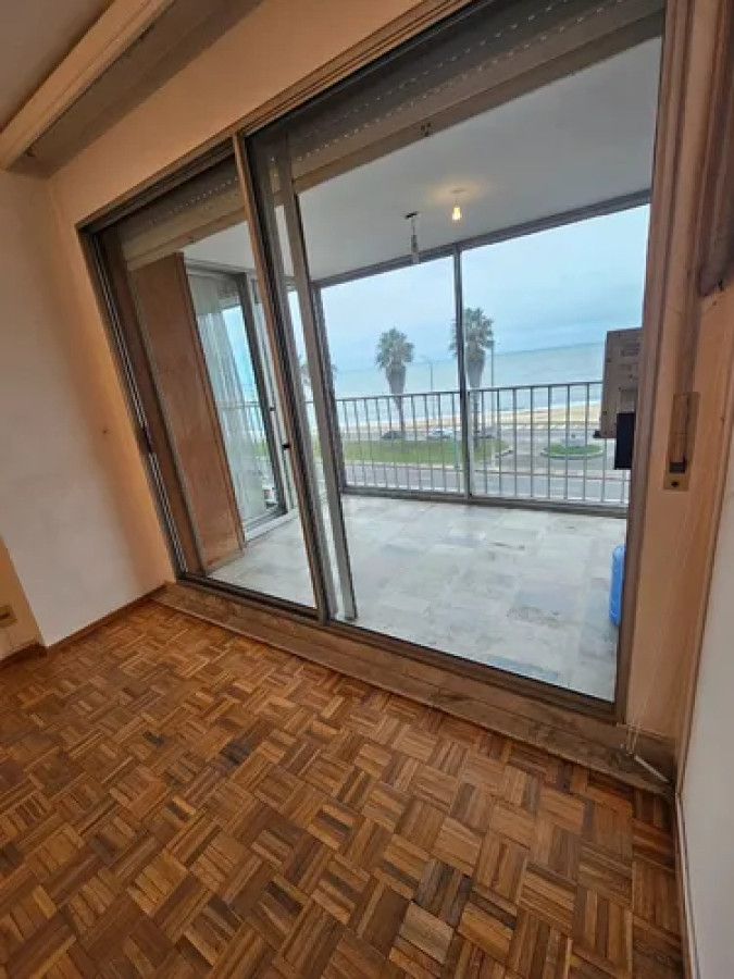 Apartamento ID.10030 - Hermoso Apartamento De 3 Dorm  Frente A La Rambla Pocitos